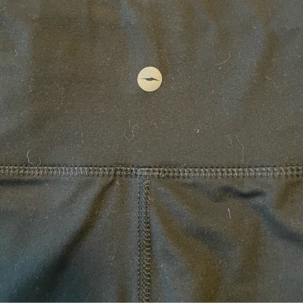 Avia women’s black yoga pants with waist tie & pocket in back in the waistband. - Picture 5 of 6